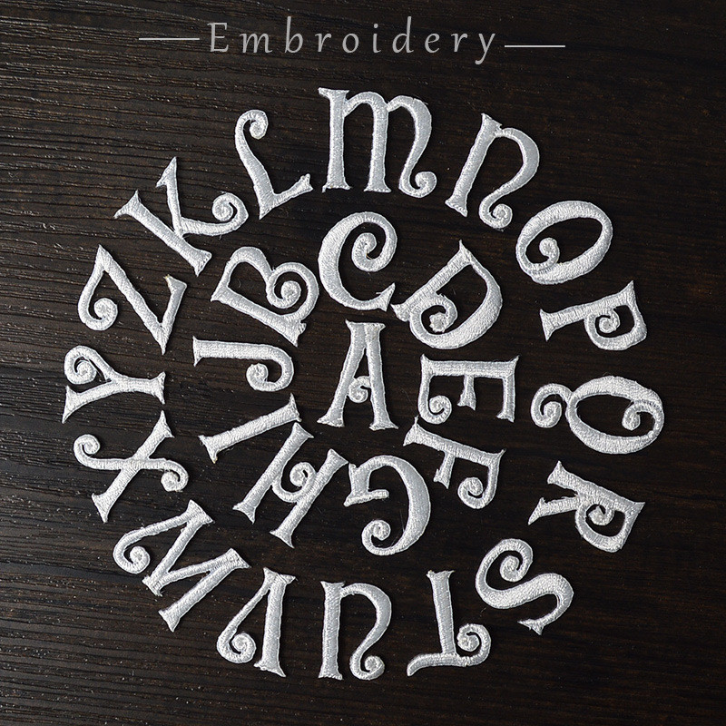 Embroidery Letter M - Zarif İngilizce Harfli Kek Gül Çiçek