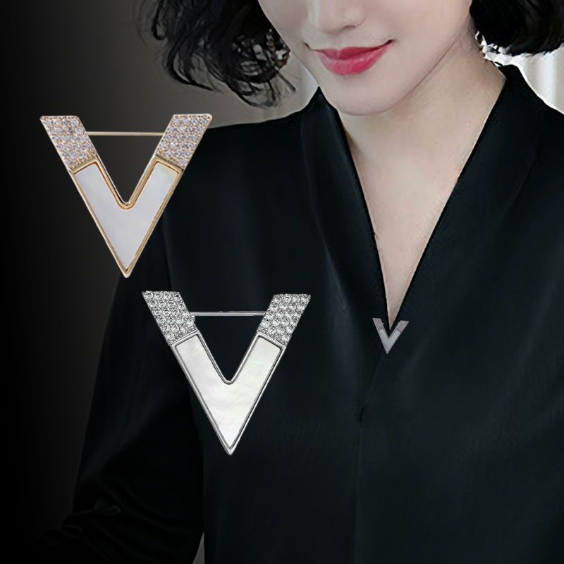 Lüks Rhinestone D Harfi Broş K - Embroidery Letter M incelemesi ve fiyatı